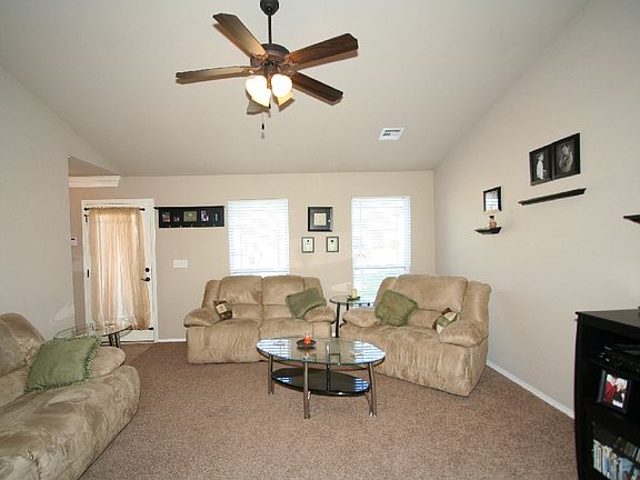 3rd image of 54 E Fairlane Pl