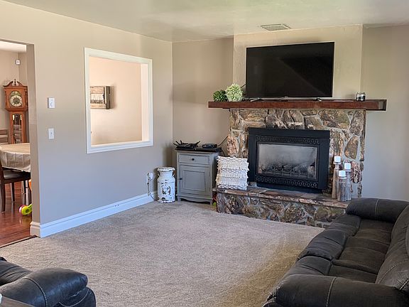 Living Room (NEW CARPET)