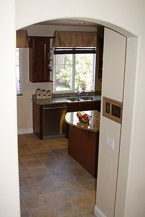 5th image of 979 Hildebrand Cir