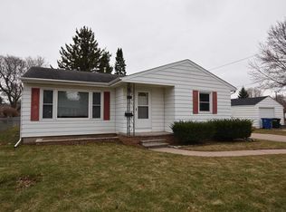 883 W 18th Ave, Oshkosh, WI 54902