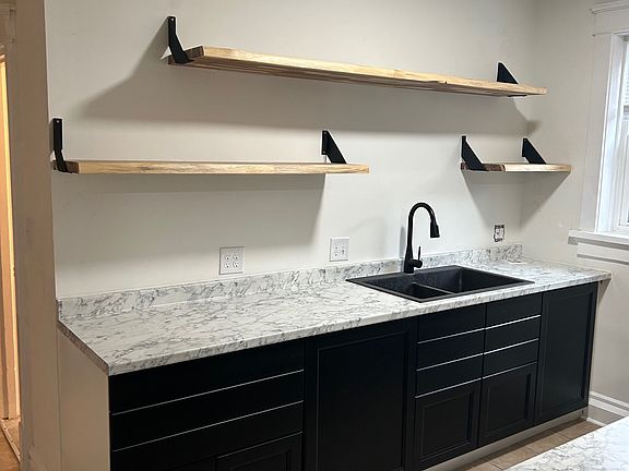 3rd image of 3435 Klocke St APT 1E