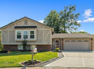 946 Carriage Hill Dr, Saint Peters, MO 63304