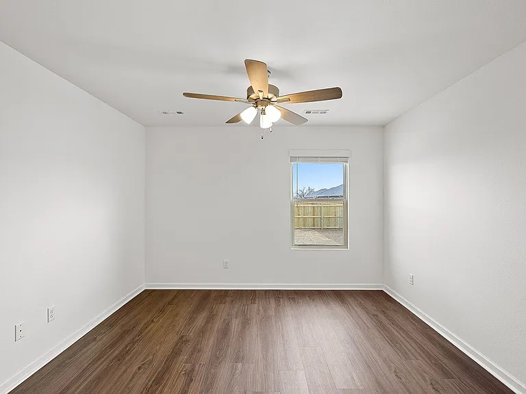 206 SW Vicki St — Photo 8