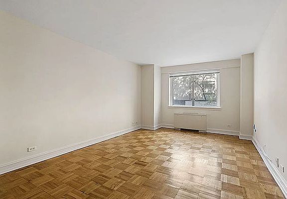 3rd image of 200 E 71st St APT 4G