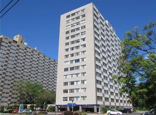 12520 Edgewater Dr APT 204, Lakewood, OH