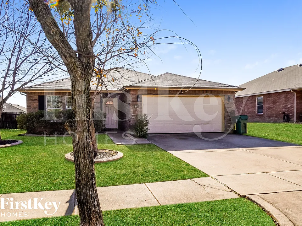808 Moss Glen Trl