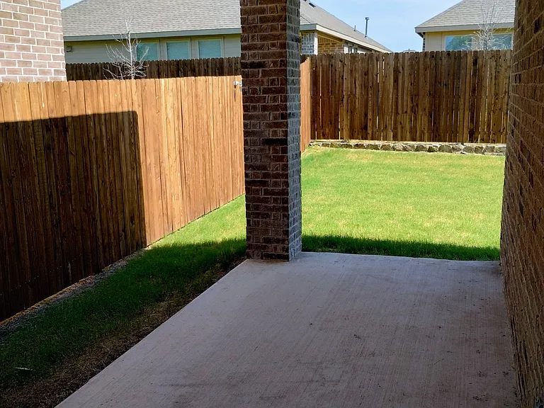 1103 Mahogany Ln — Photo 20