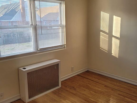 3rd image of 992 Fenwood Dr APT 1