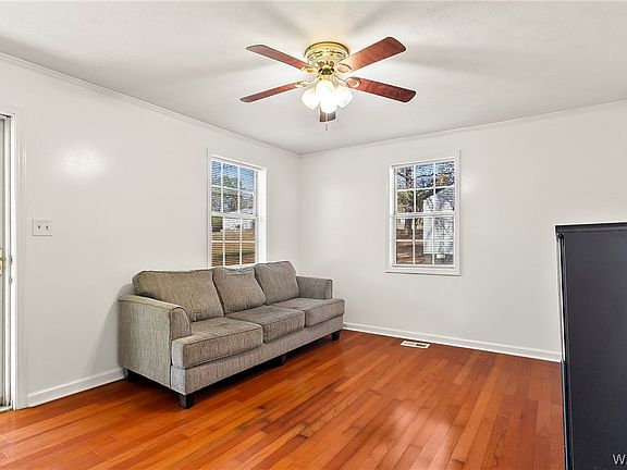 3rd image of 709 1st St N