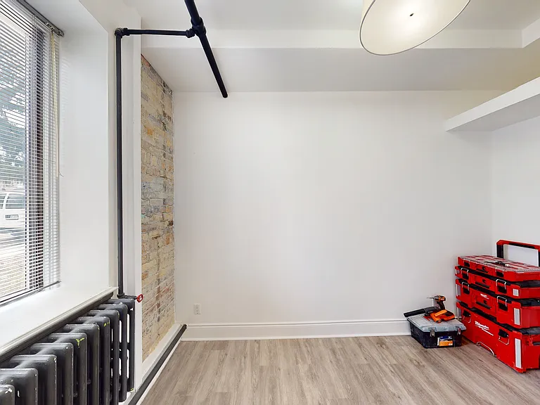1152 Gerrard St E — Photo 25