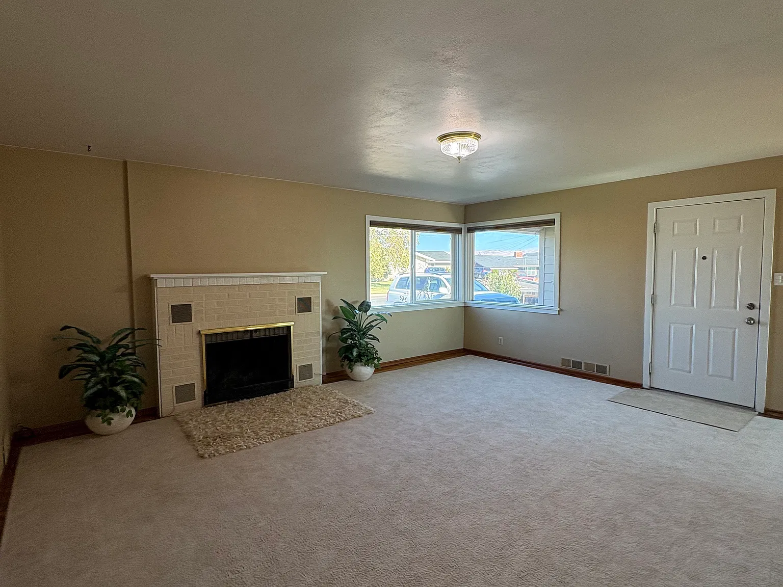 3 bed, 2321 sqft, $1,750 — Photo 2