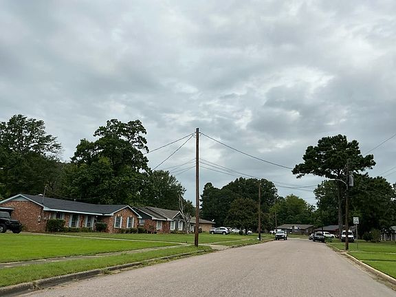 5th image of 2712 Forsyth Ln