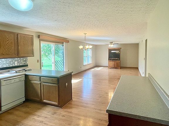 Great room w/ dining