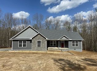 105 Creekview Ct, Jamestown, TN 38556