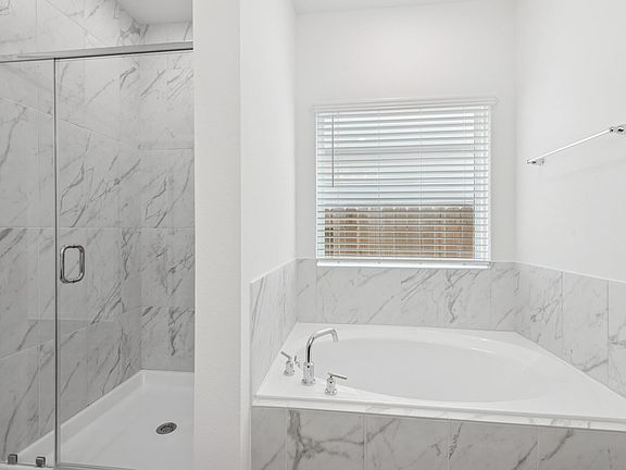 4th image of 32407 Sunbeam Dr