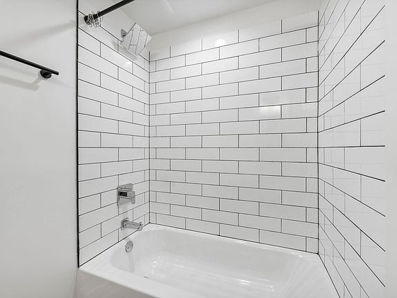 4th image of 2219 N Hamilton Ave #2