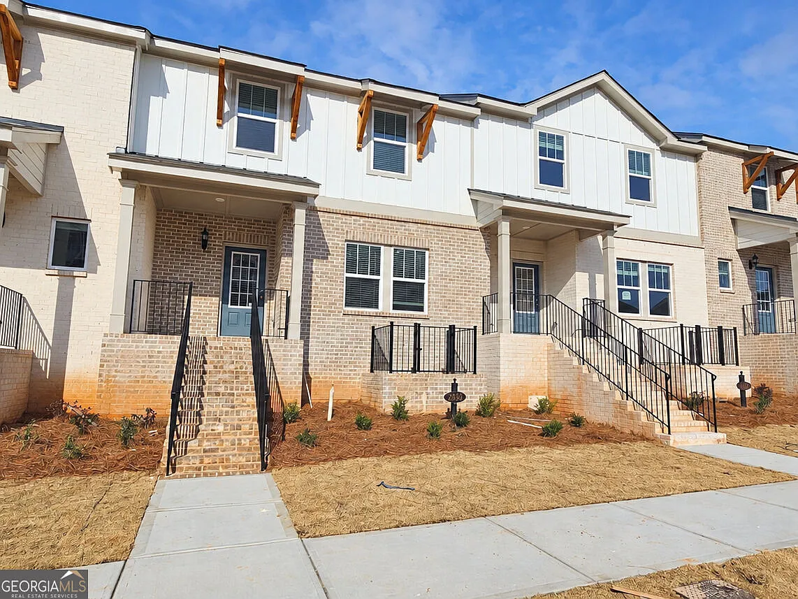 4 bed, 3.5 bath, 2029 sqft, $2,600 — Photo 1