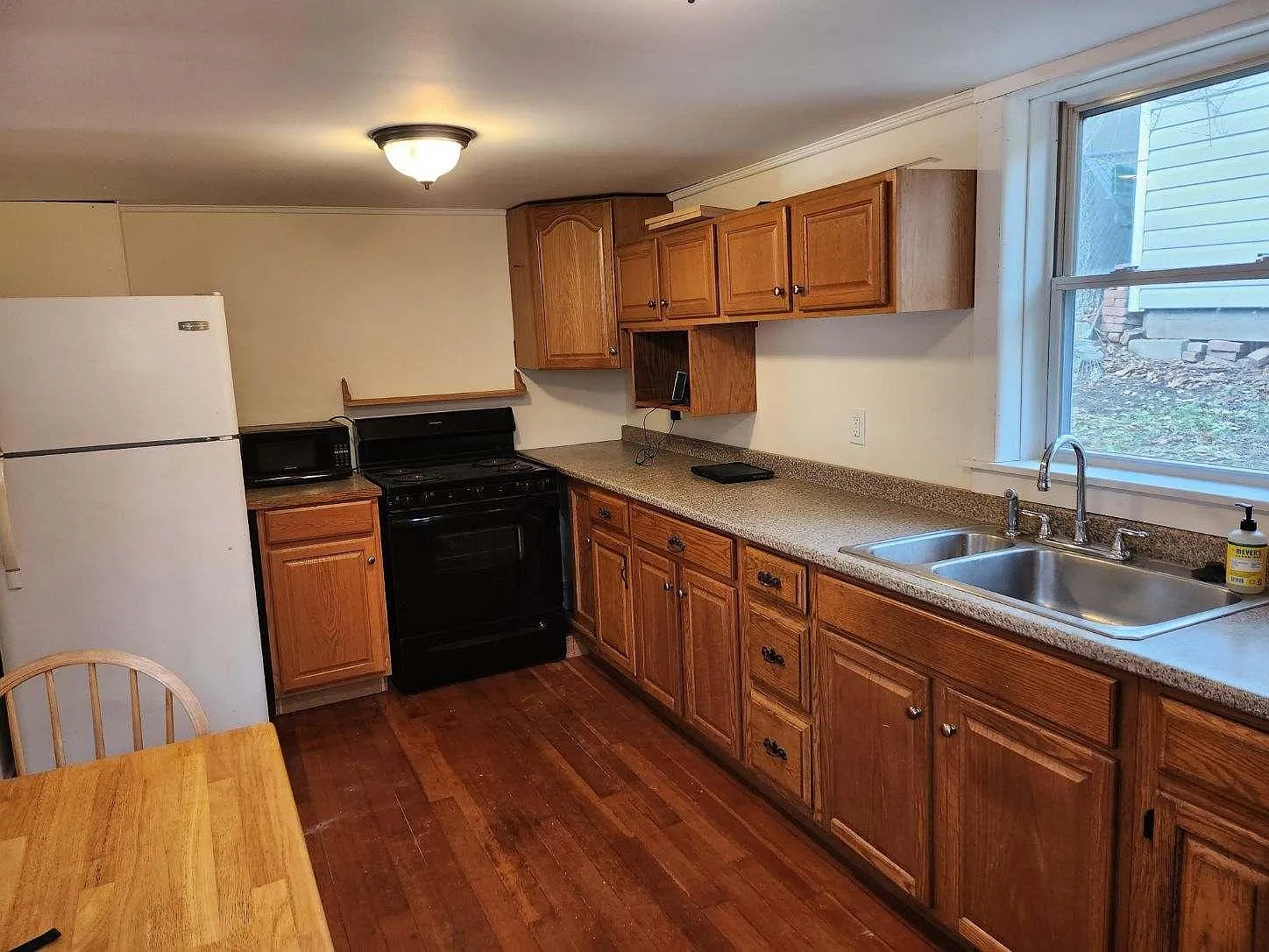 334 Main St — Photo 3