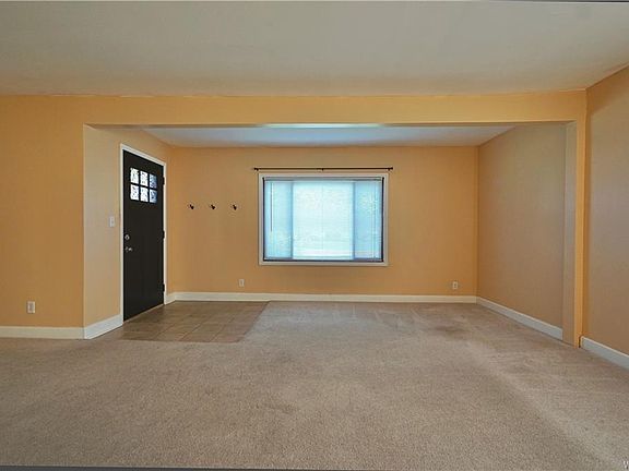 5th image of 421 Warner Ave