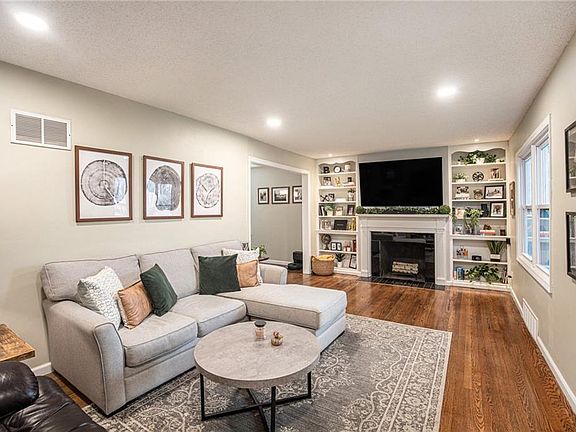 4th image of 5715 Ash Dr