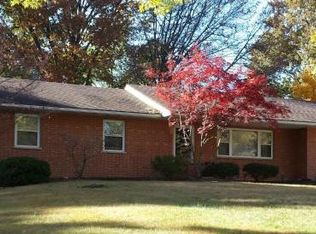 8833 General Grant Ln, Saint Louis, MO