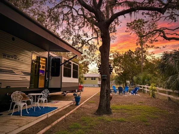 33 SE 217th St, Suwannee, FL 32680