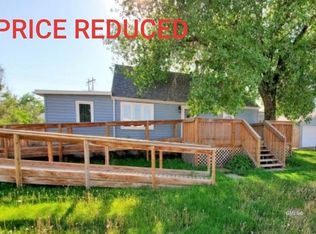722 Mobile Ave, Glendive, MT 59330