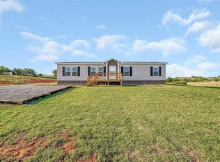 10284 N 2128th Rd, Foss, OK 73647