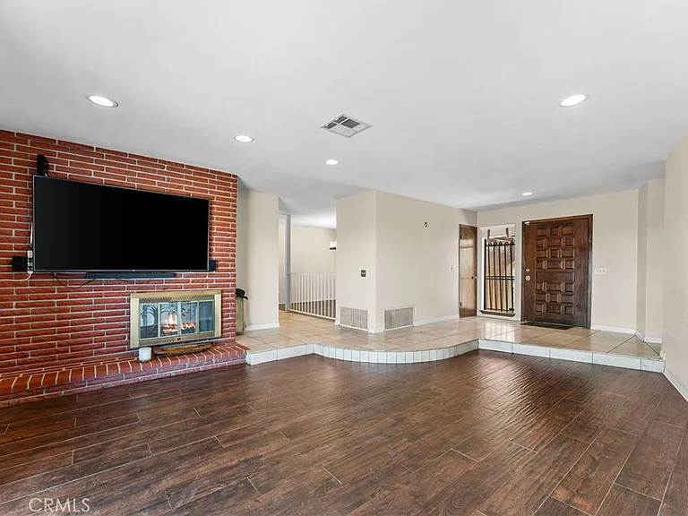 1055 Lakeview Dr — Photo 10