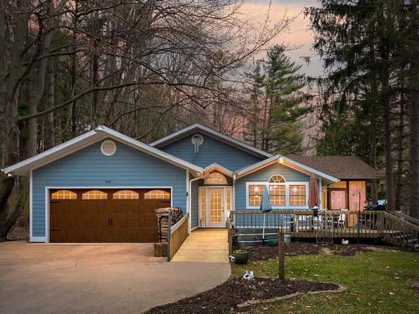 9995 Community Hall Rd, Union Pier, MI 49129