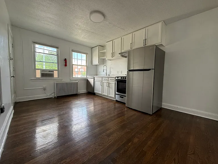 2425 E St NE #3 — Photo 8