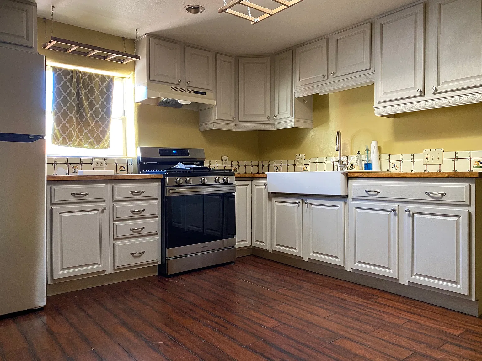 2 bed, 1100 sqft, $2,200 — Photo 2