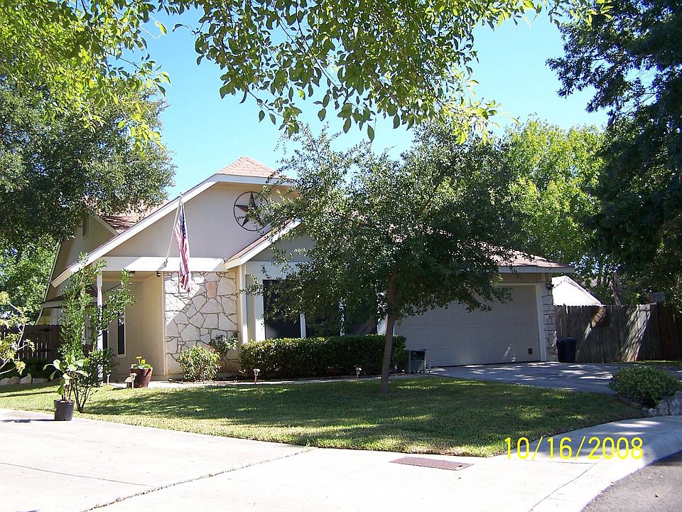 House on Cul-de-Sac Lot