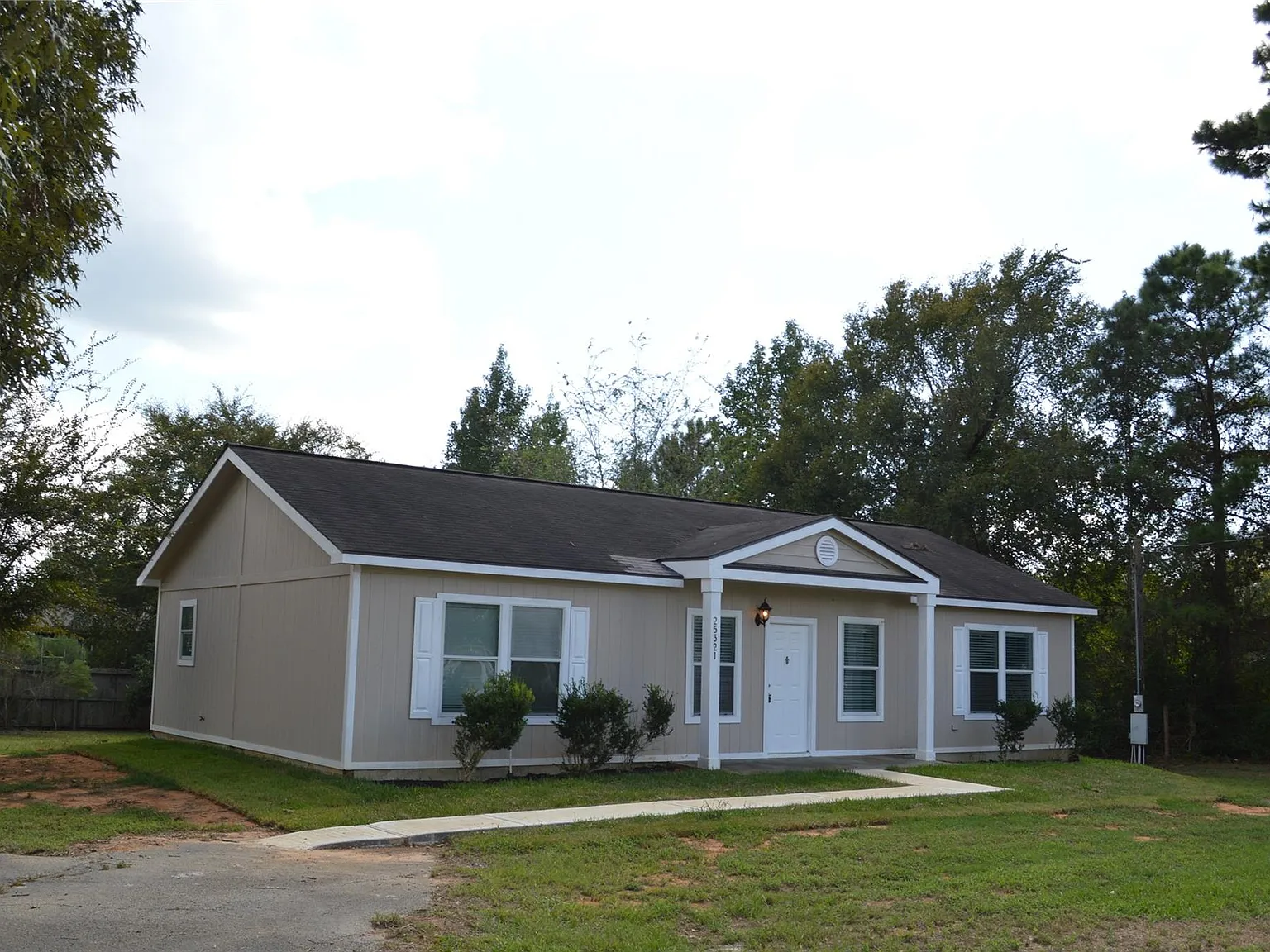 3 bed, 2.0 bath, 1344 sqft, $1,900 — Photo 1
