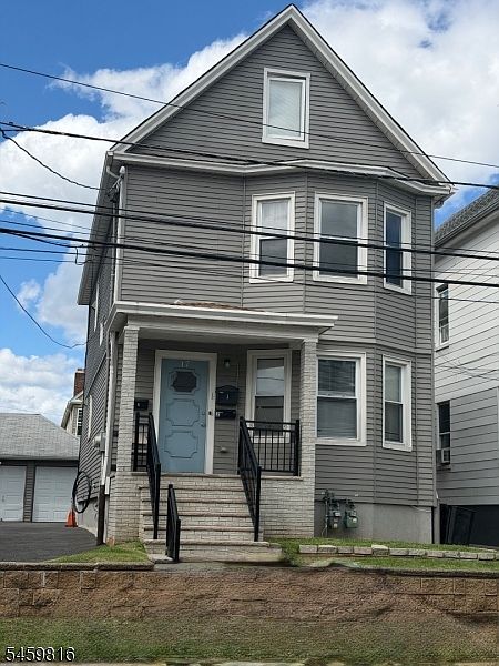 1st image of 17 John St #3