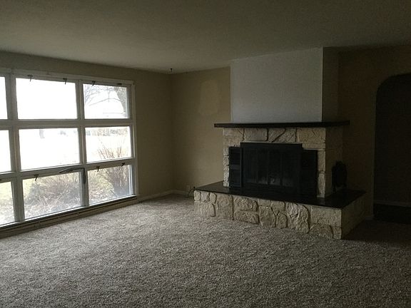 4th image of 214 N Walnut St