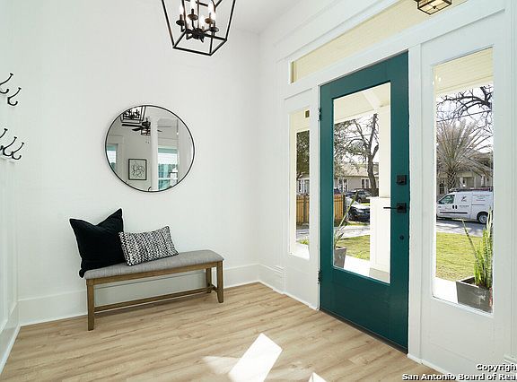 3rd image of 129 PANAMA AVE