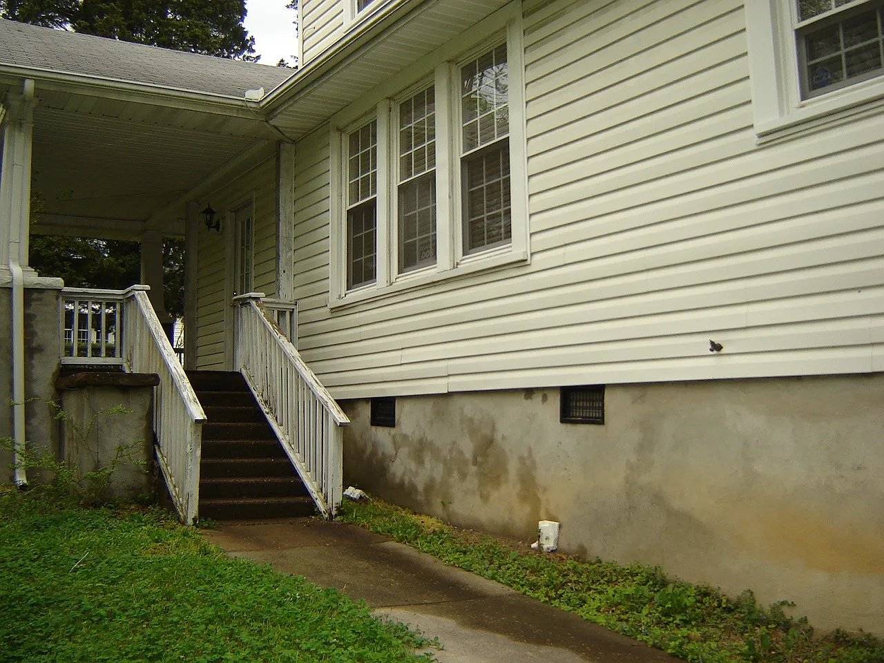 731 Peyton Ave — Photo 2