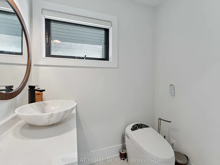 187 Carleton Ave — Photo 22