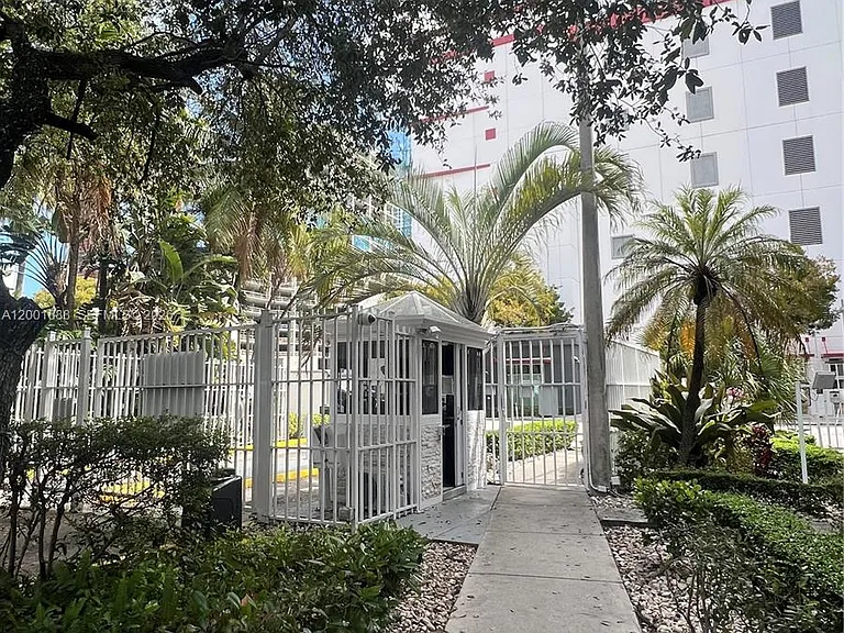 850 N Miami Ave #W-1806 — Photo 22