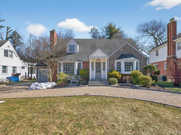 3 N Avalon Road, Great Neck, NY 11021