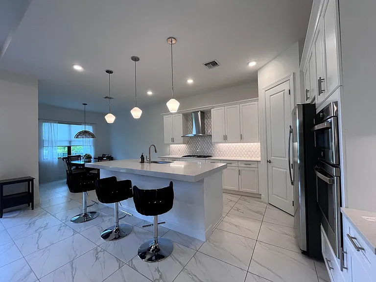 5663 Saint Armands Way — Photo 3