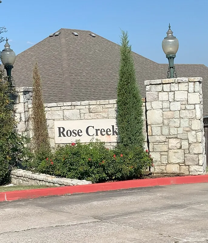 4 bed, 2.0 bath, 2088 sqft, $2,300 — Photo 3