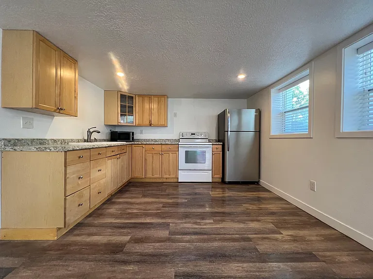 108 E Center St #B2 — Photo 4