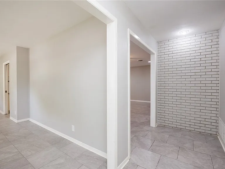 207 Blanco Dr — Photo 6