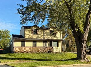 1040 Larkdale Row, Wauconda, IL 60084