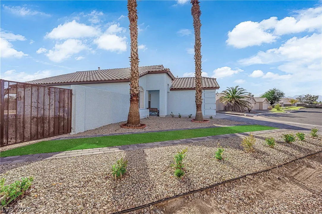 4 bed, 2.0 bath, 1669 sqft, $2,850 — Photo 4