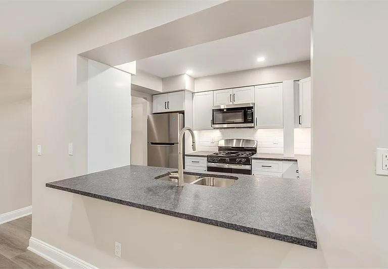10 Forest Dr — Photo 9