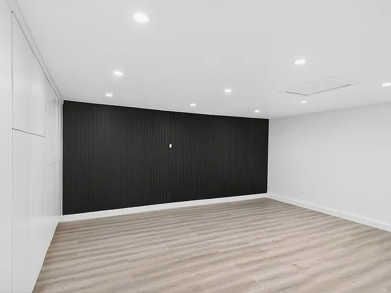5270 Sepulveda Blvd — Photo 23