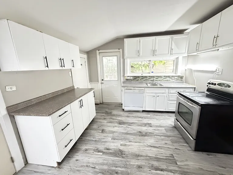 337 Maxwell St — Photo 1